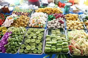 Hundreds of local specialties and delicious cakes of Southern provinces and cities are introduced to visitors during the 3-day event. (Photo: SGGP)